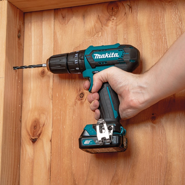 Taladro Percutor Inalambrico 3/8 Makita Hp333Dwye 12V 