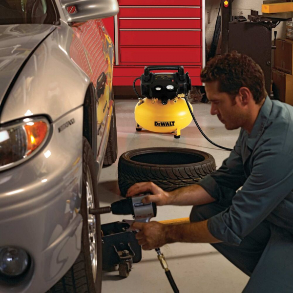 Compresor De Aire 23Lt Dewalt  Dwfp55126 Pancake 165Psi